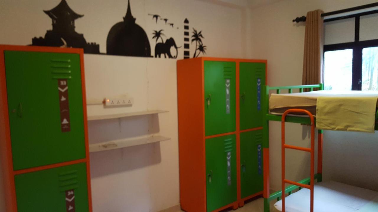 Хостел The Backpack Hub At Велигама Экстерьер фото